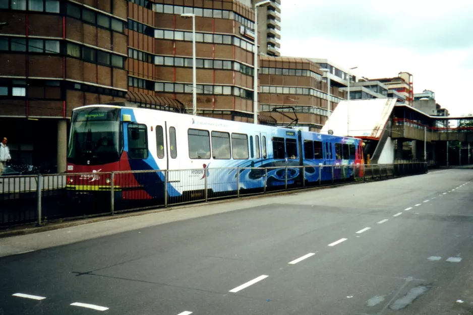 Utrecht sporvognslinje 20 med ledvogn 5005 ved Utrecht CS (2002)