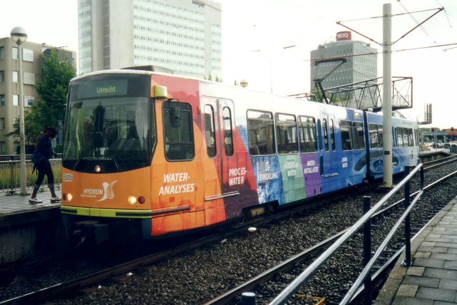 Utrecht sporvognslinje 21 med ledvogn 5005 ved Kanaleneiland Zuid (2002)