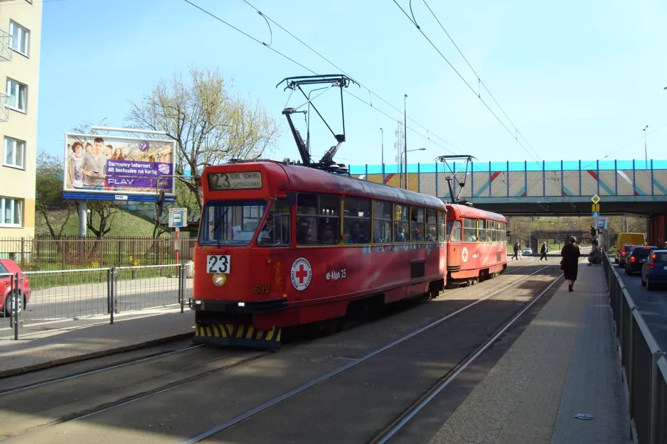 Warszawa sporvognslinje 23 med motorvogn 692 ved PKP Koło (2011)