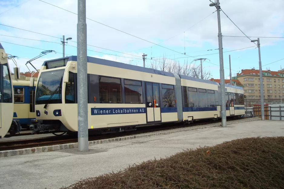 Wien lavgulvsledvogn 411 ved Eichenstr. (2010)