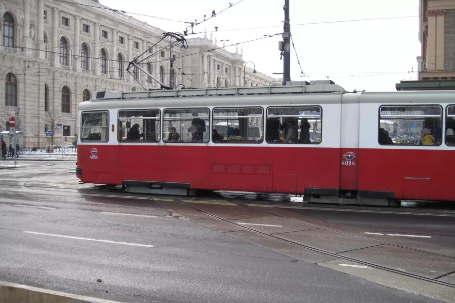 Wien ledvogn 4094 på Dr.-Karl-Renner-Ring (2013)