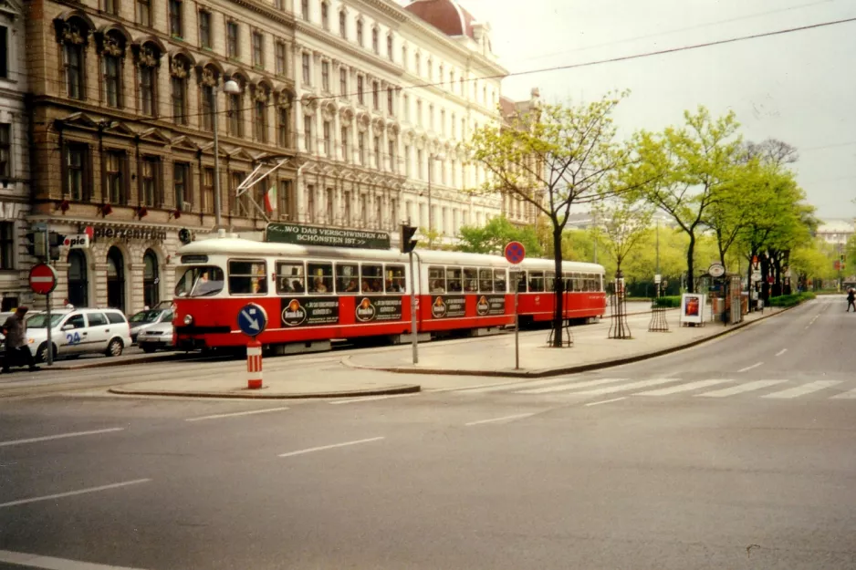 Wien sporvognslinje 43  ved Landesgerichtsstr. (2001)