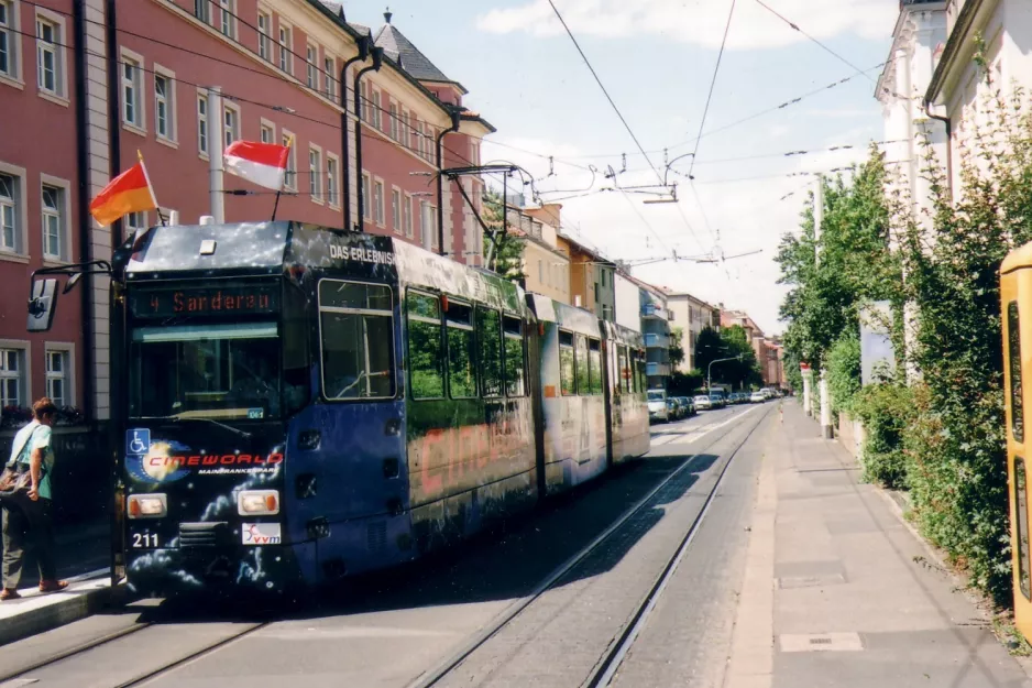 Würzburg sporvognslinje 4 med ledvogn 211 ved Fechenbachstraße (2007)