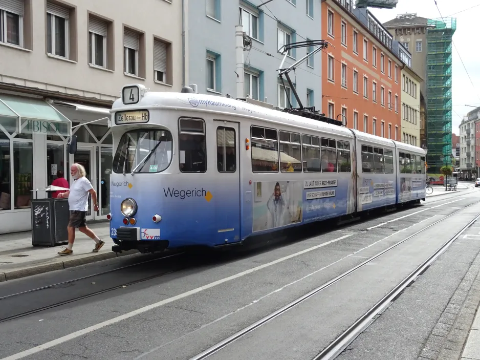 Würzburg sporvognslinje 4 med ledvogn 236 ved Rathaus (2024)