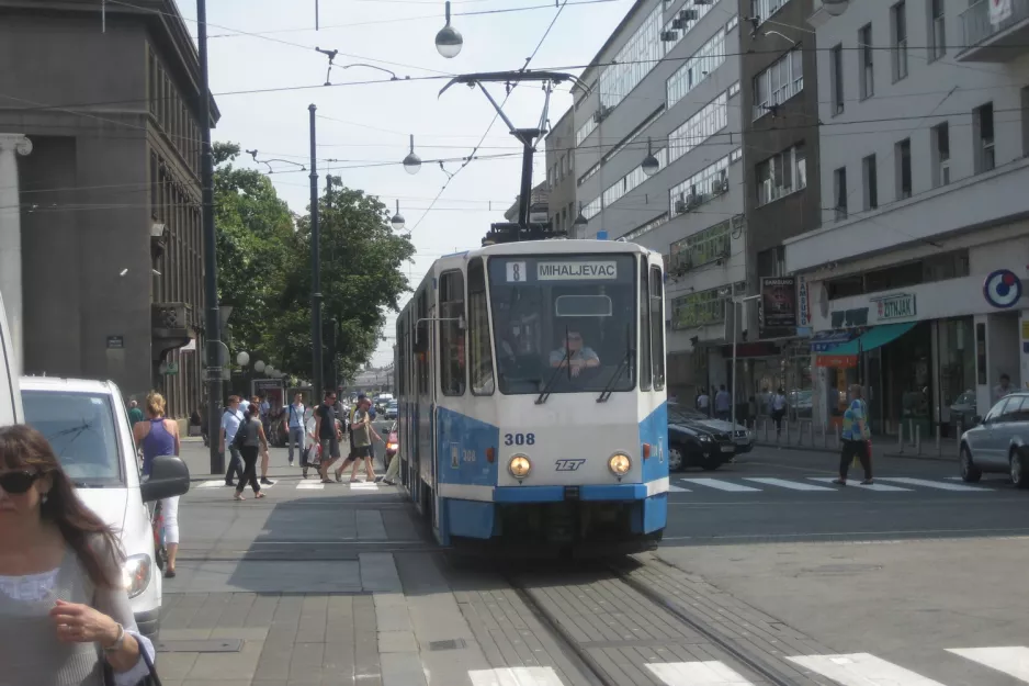 Zagreb ekstralinje 8 med ledvogn 308 på Draškovićeva ulica (2008)