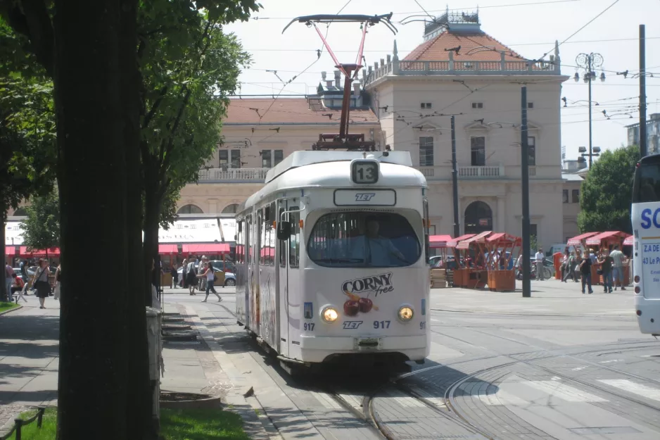 Zagreb sporvognslinje 13 med ledvogn 917 foran Glavni Kolodvor (2008)