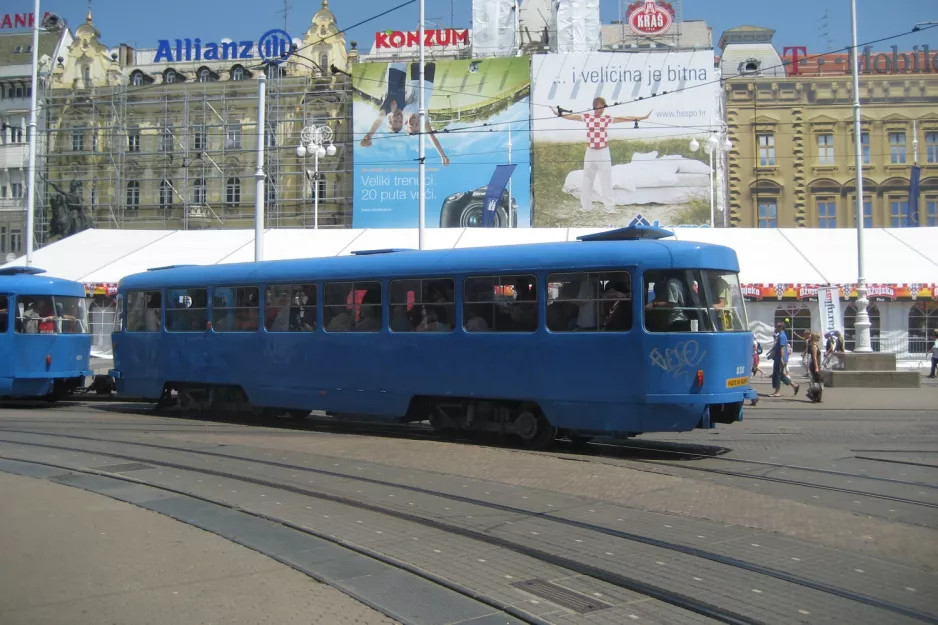 Zagreb sporvognslinje 6 med bivogn 838 på Trg bana Josipa Jelačića (2008)