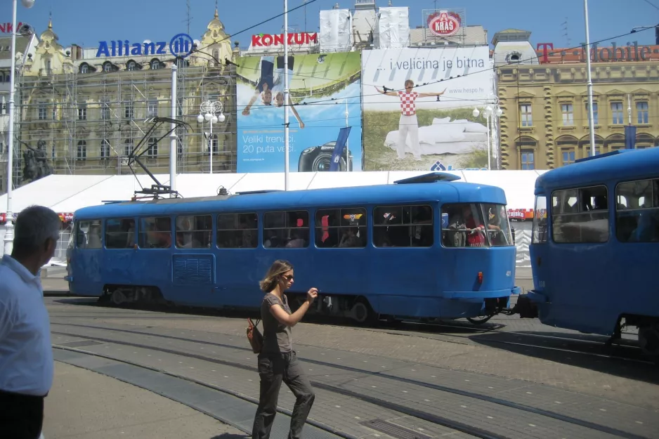 Zagreb sporvognslinje 6 med motorvogn 421 på Trg bana Josipa Jelačića (2008)