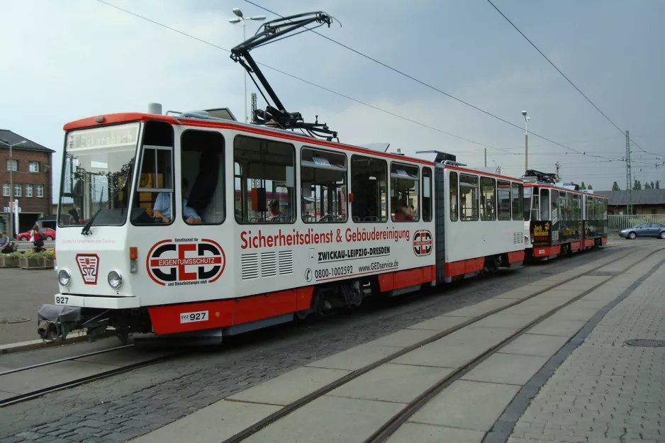 Zwickau sporvognslinje 1 med ledvogn 927 ved Hauptbahnhof (2008)