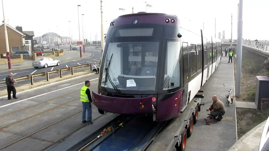 Bombardier Flexity 2 Tram - 011 ankommer til Blackpool. 23/03/12