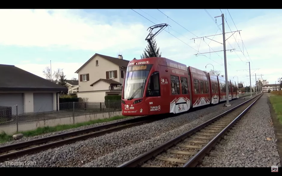 Lille jernbaneoverskæring nær Muttenz (åbner med et tryk på en knap) Basel-Landschaft, Schweiz 2017