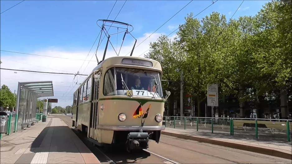 Magdeburg-sporvognen: Historisk T4D 1001 som særlinje 77 på vej til Europafest (2016)