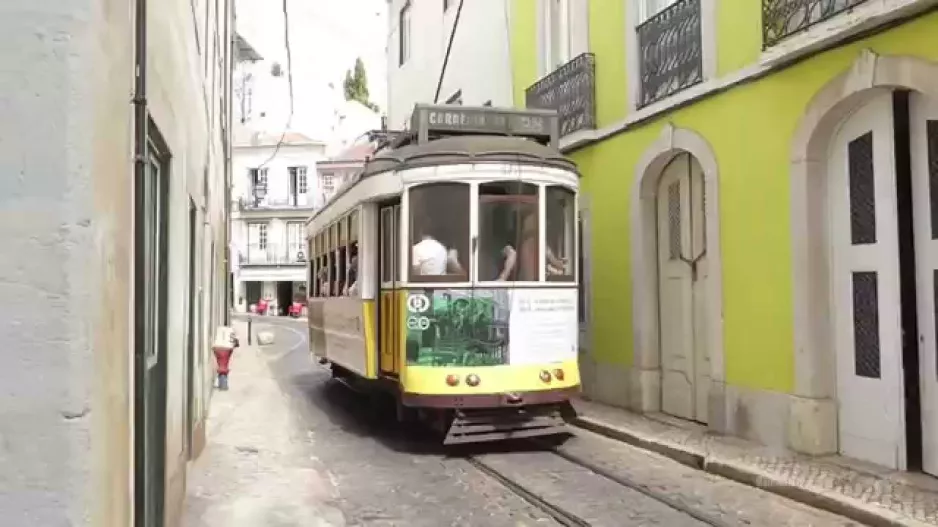 Smukke gamle sporvogne i Lissabon, Portugal