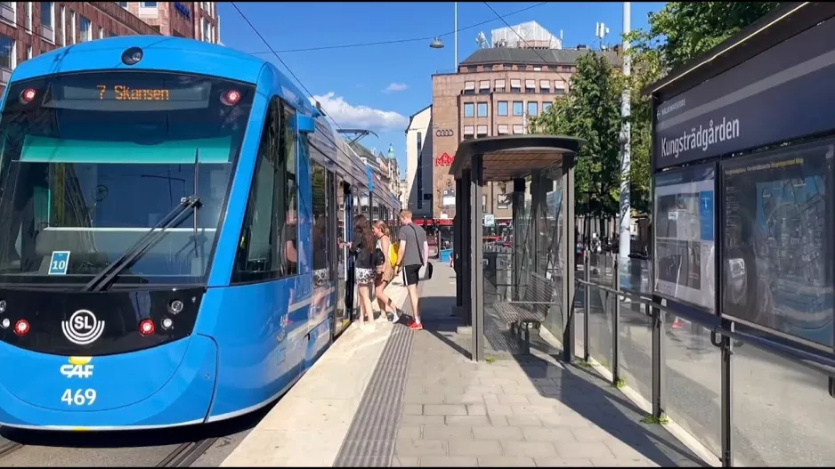 Sverige, Stockholm: Kør med sporvogn 7 i juni / Strandvägen og Djurgården View.