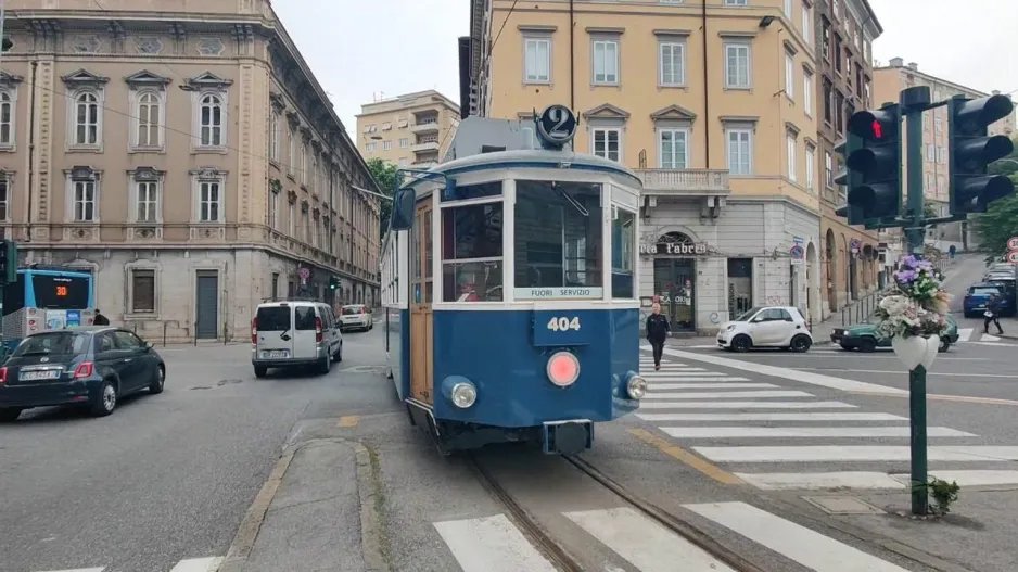 Trieste, il tram fa le prove in piazza Dalmazia